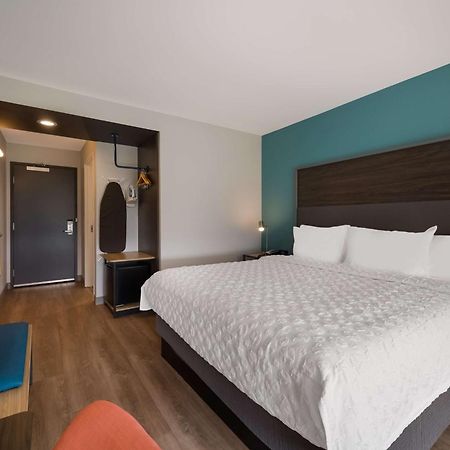 Отель Tru By Hilton Novi Detroit Экстерьер фото